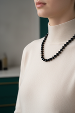 Siyah Göz Akik Doğal Taş Kolye – 8 mm Düğümlü, Unisex Tasarım