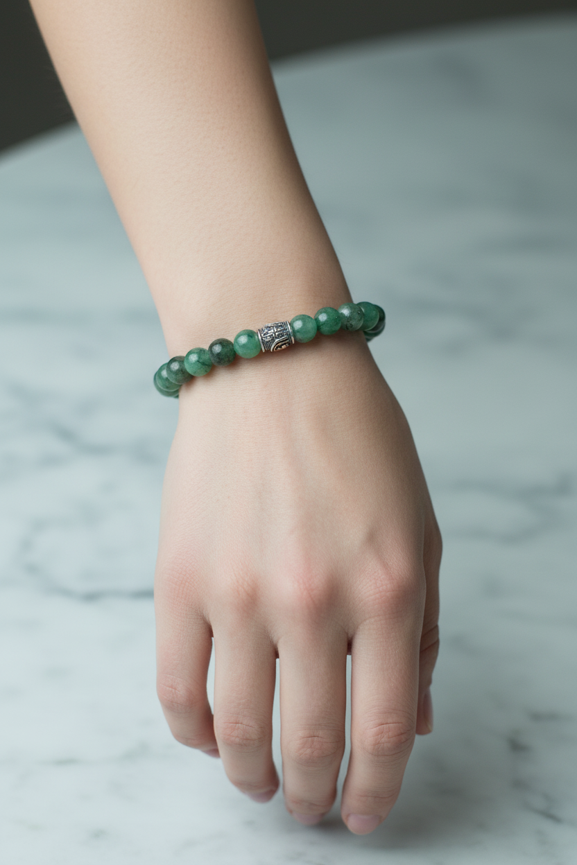 Zümrüt Doğal Taş Bileklik – Gümüş Aparatlı, 6 mm Misinalı, Unisex Tasarım