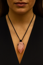 Sertifikalı Pembe Kuvars Doğal Taş Siyah İpli Kolye | Pirtash | Özel Üretim