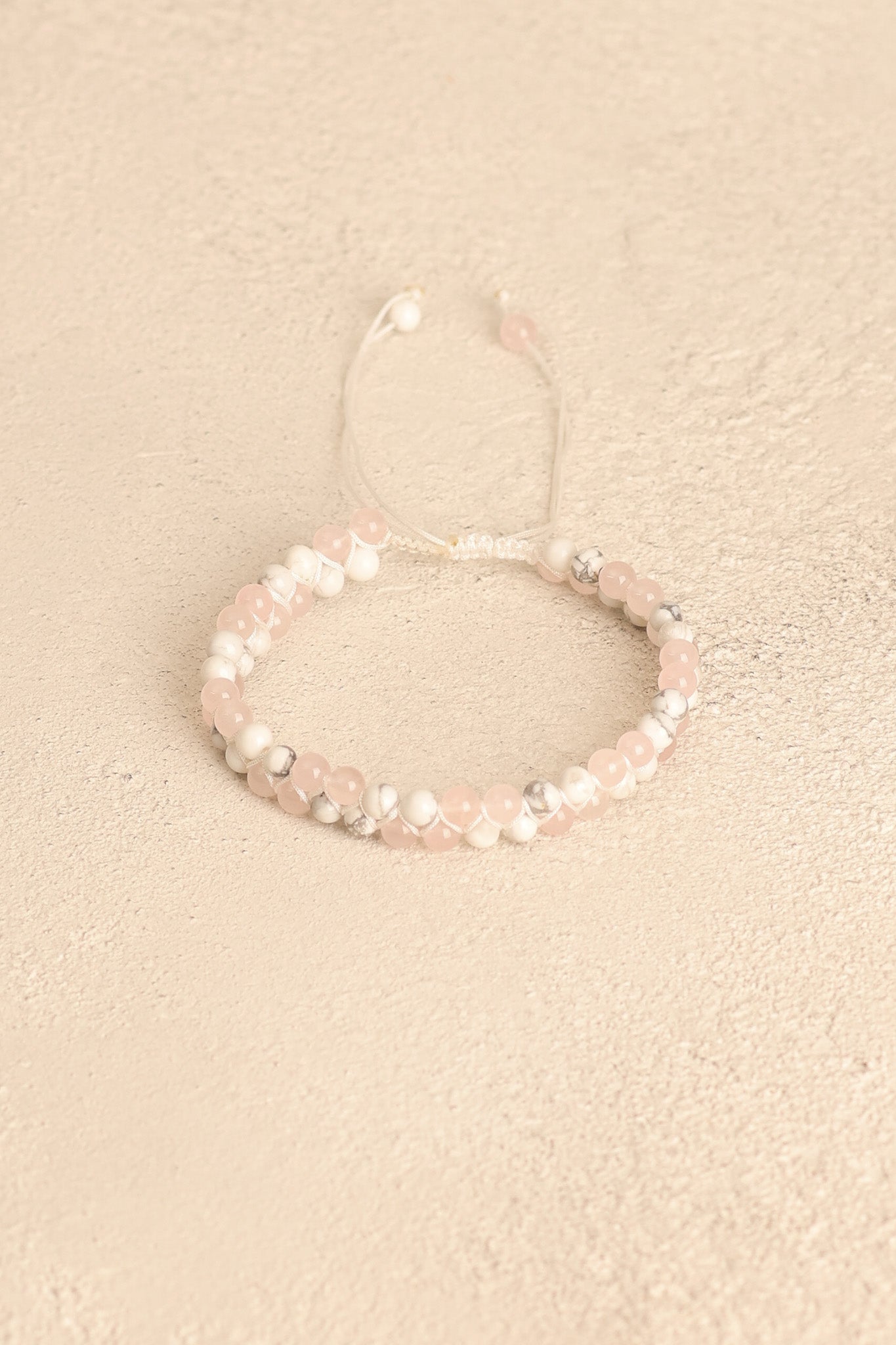 Sertifikalı Pembe Kuvars & Havlit Doğal Taş Çift Sıra Makrome Bileklik – 4 mm | Pirtash | Özel Üretim