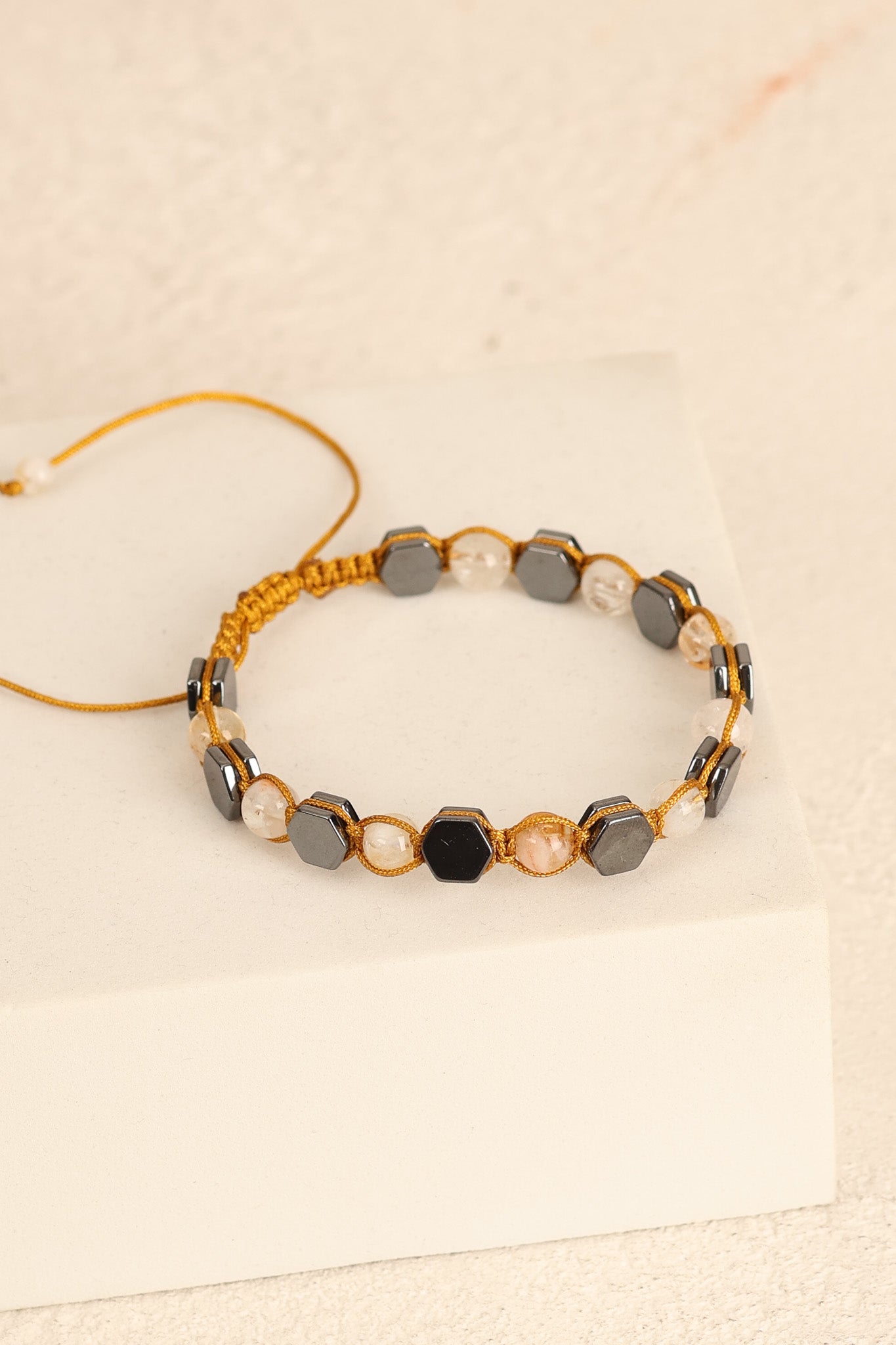 Sitrin & Hematit Doğal Taş Makrome Bileklik – Pirtash