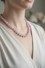 Kunzit Doğal Taş Kolye – 8 mm Düğümlü, Unisex Tasarım