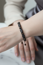 Spektrolit ve Hematit Doğal Taş Bileklik – İpli Köşeli Makrome Model, Unisex Tasarım