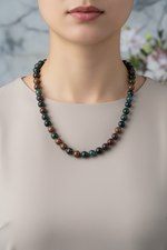 Hint Akiği Doğal Taş Kolye – 8 mm Düğümlü, Unisex Tasarım