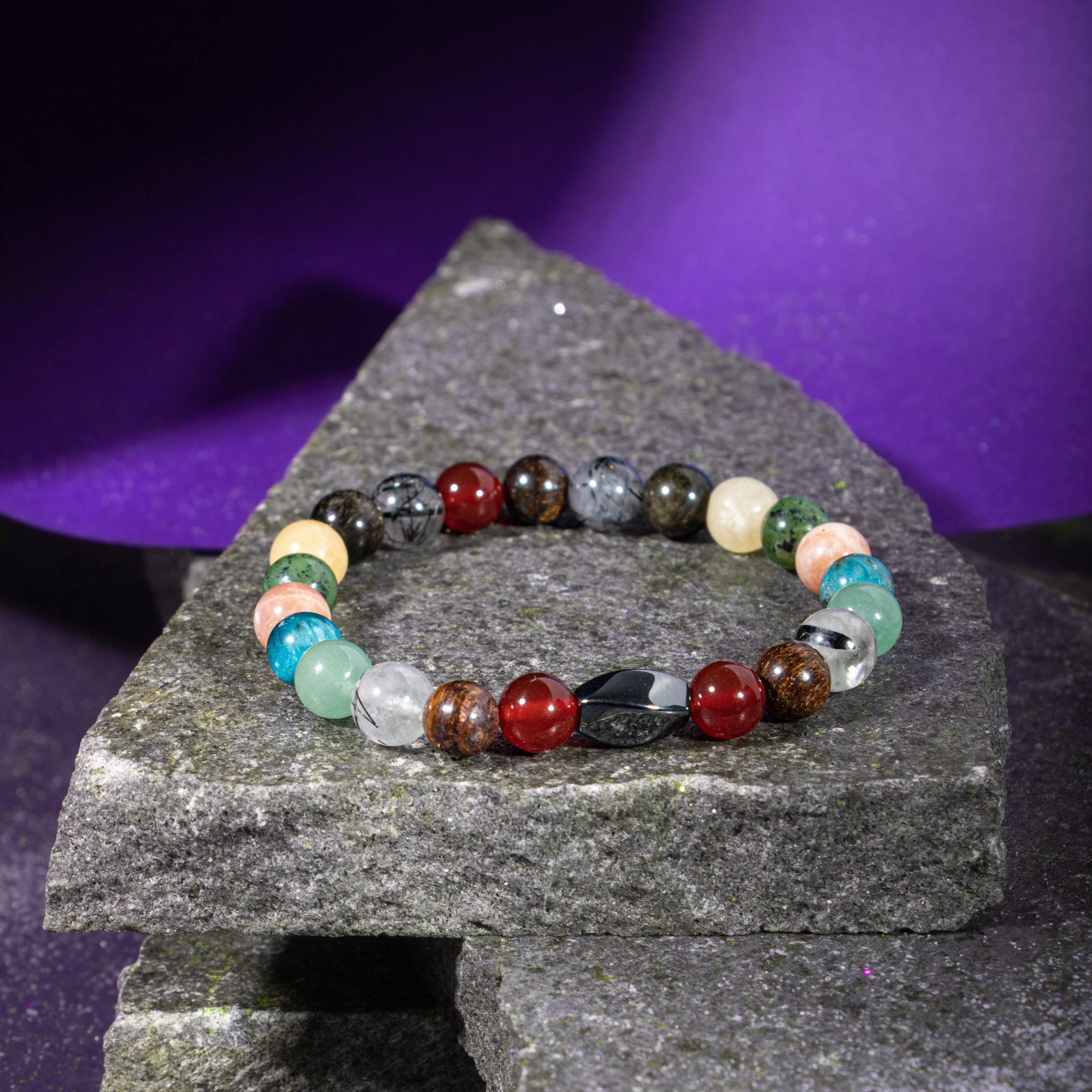 Boğa Burcu Bileklik Bronzit, Golden Obsidyen, Güneş Taşı, Kalsit, Kristal Kuvars, Krizokol, Mavi Apatit, Rutilli Kuvars, Yeşil Aventurin, Yeşim