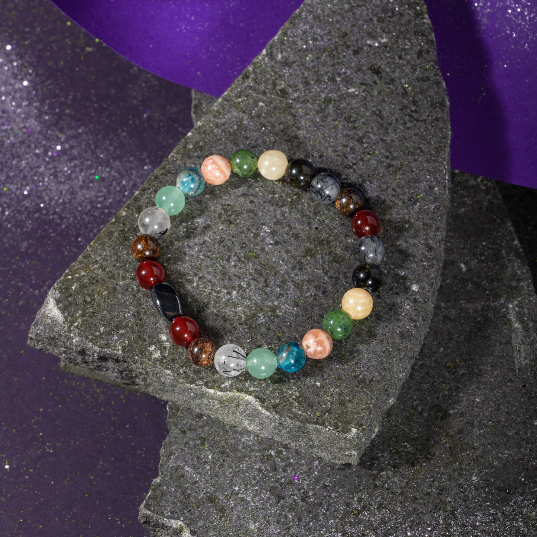 Boğa Burcu Bileklik Bronzit, Golden Obsidyen, Güneş Taşı, Kalsit, Kristal Kuvars, Krizokol, Mavi Apatit, Rutilli Kuvars, Yeşil Aventurin, Yeşim