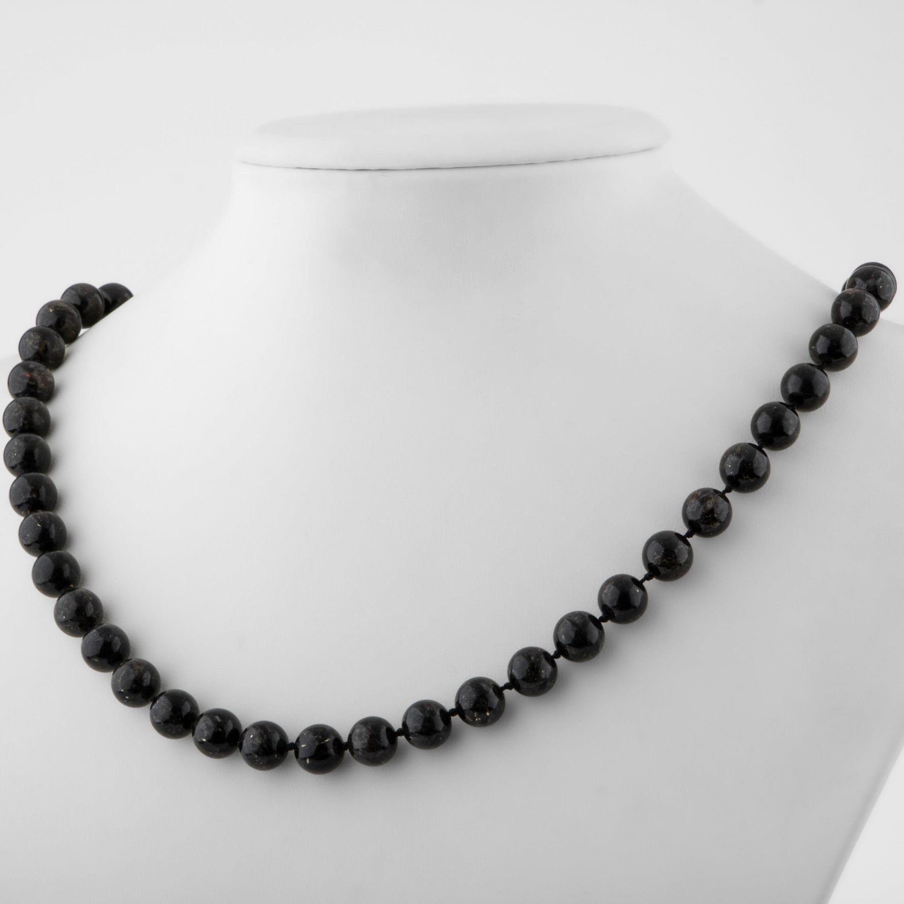 Nuummite 8 mm Düğümlü Doğal Taş Kolye