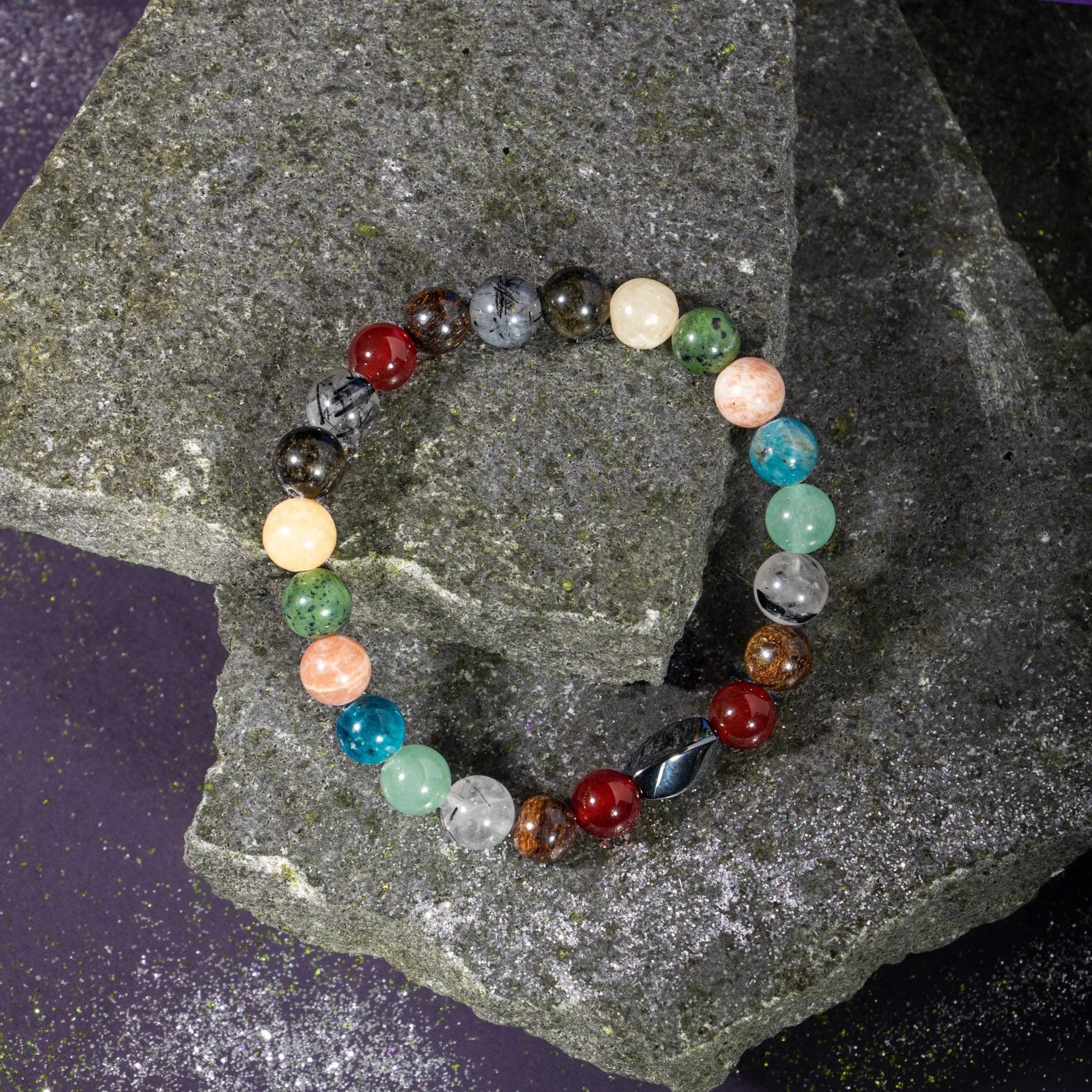 Boğa Burcu Bileklik Bronzit, Golden Obsidyen, Güneş Taşı, Kalsit, Kristal Kuvars, Krizokol, Mavi Apatit, Rutilli Kuvars, Yeşil Aventurin, Yeşim