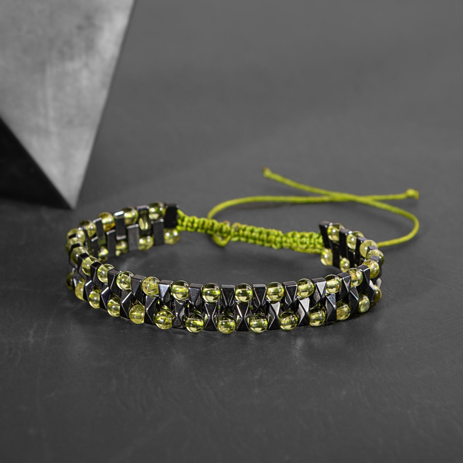 Zebercet-Hematit Doğal Taş Erkek Makrome Bileklik