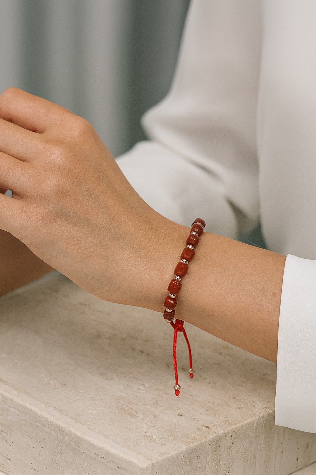 Sertifikalı Red Jasper Doğal Taş Makrome Örme Bileklik – Fasetli Küp Kesim | Pirtash | Özel Üretim