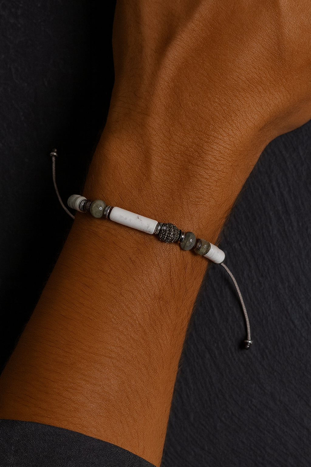 Labradorit, Havlit ve Hematit Doğal Taş Makrome Bileklik – Ayarlanabilir El Yapımı Tasarım