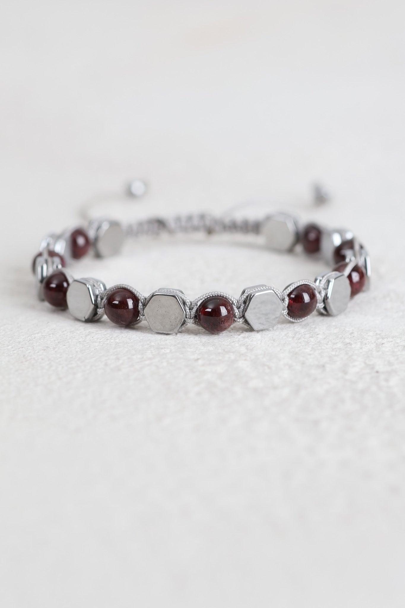 Garnet & Hematit Doğal Taş Makrome Bileklik – Pirtash