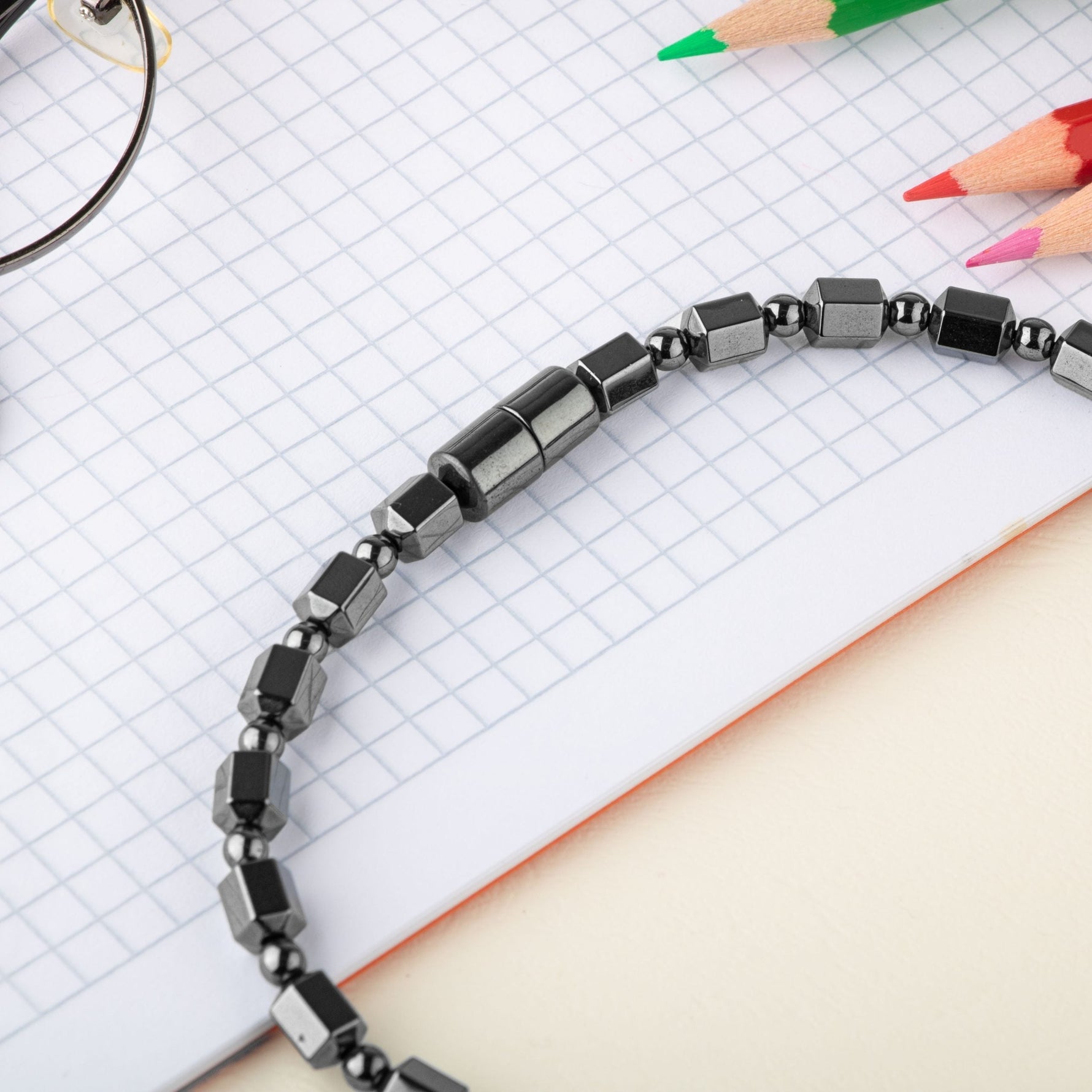 Erkek Öğrenci Hematit Doğal Taş Kolye