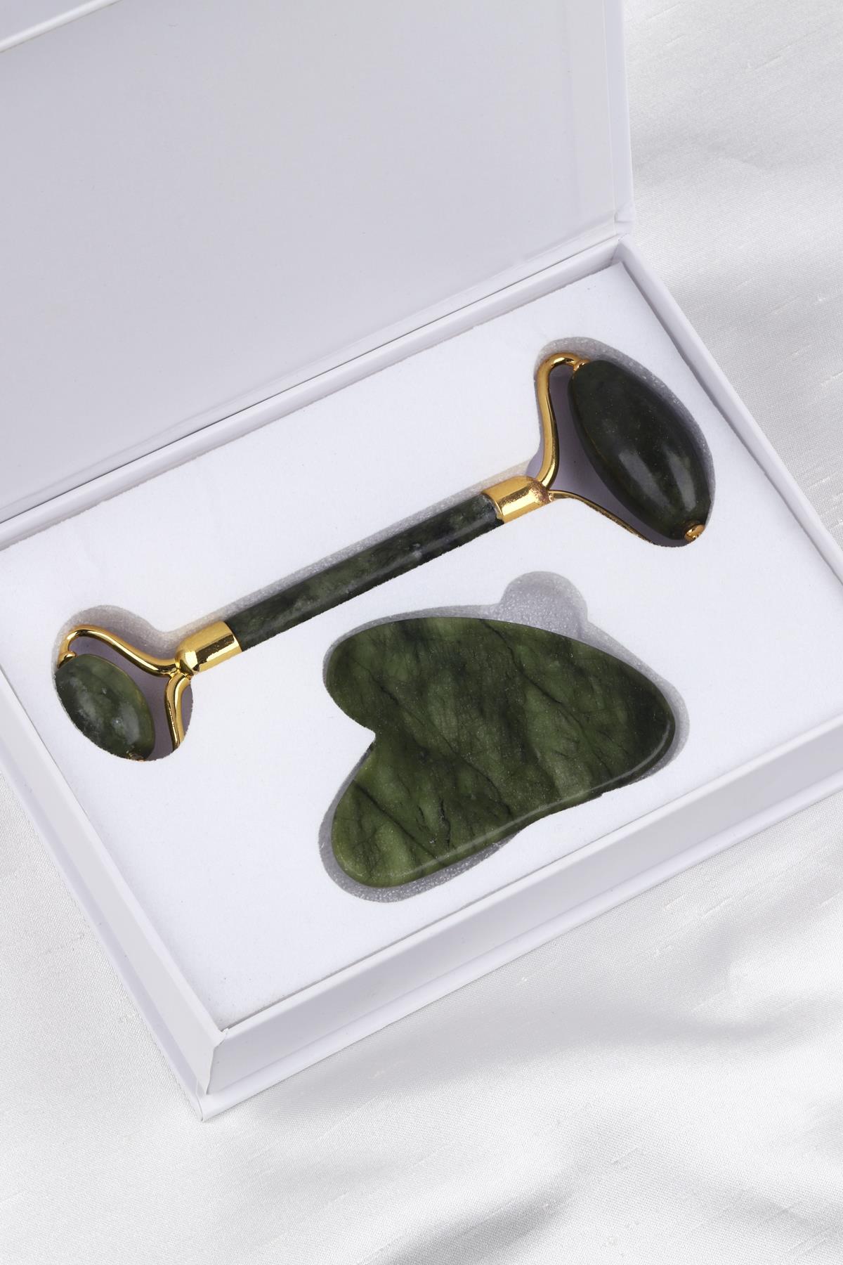 Sertifikalı Yeşim (Serpantin) Doğal Taş 2’li Özel Kutulu Set – Face Roller + Gua Sha Masaj Taşı | Pirtash | Özel Üretim
